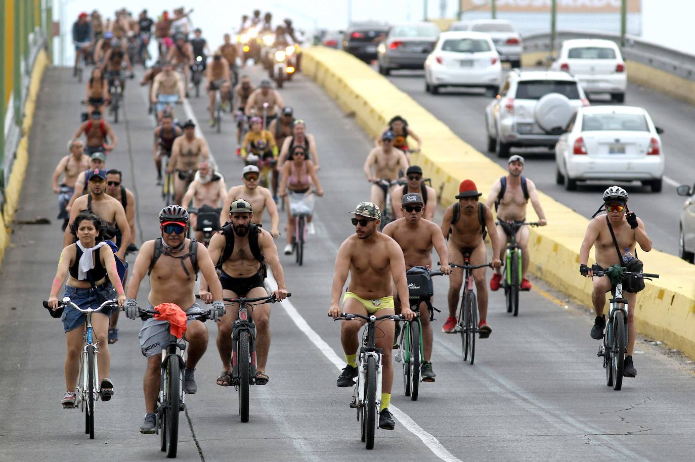 Fotos: Desnudos por la seguridad vial