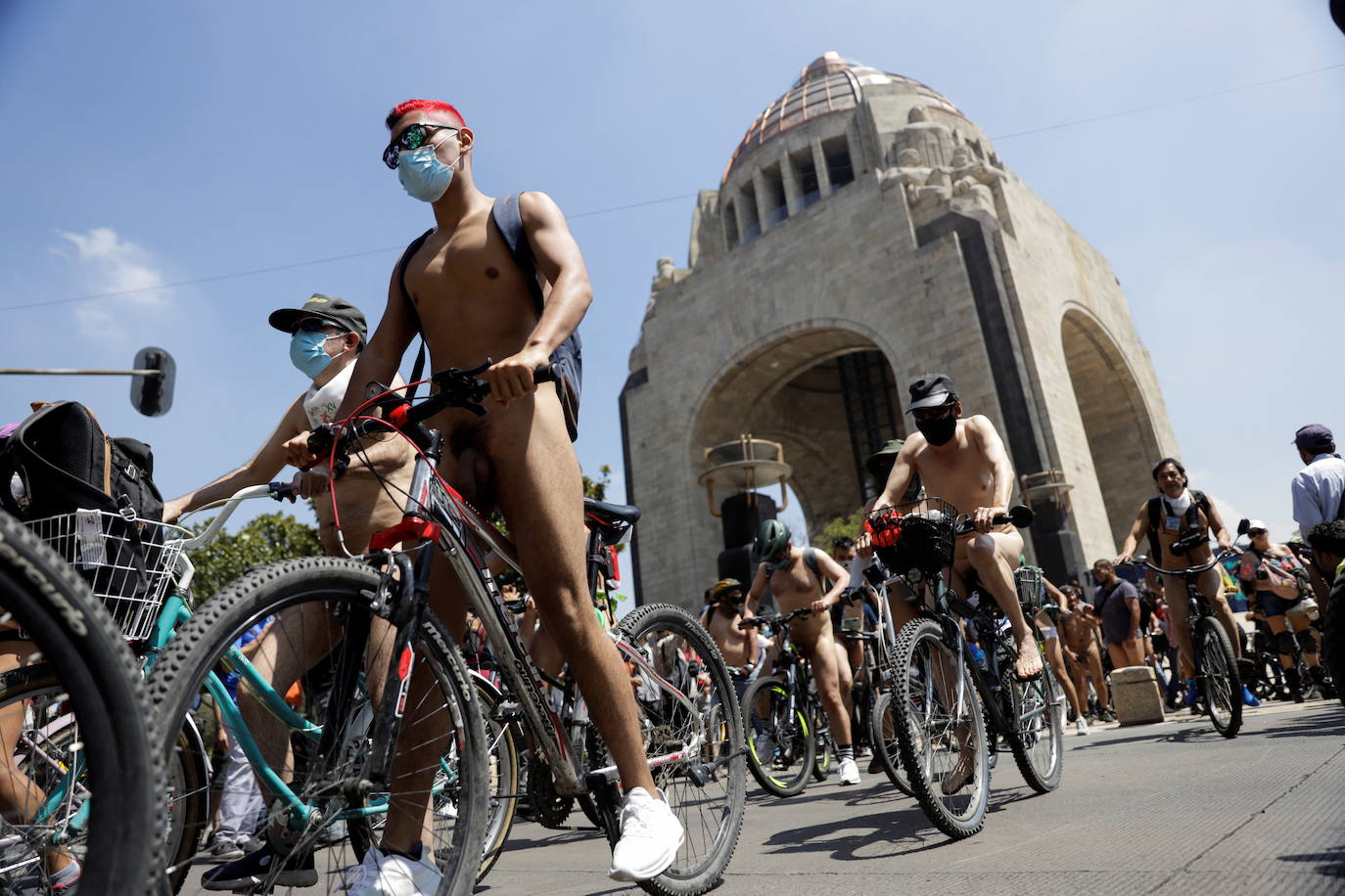 Fotos: Desnudos por la seguridad vial
