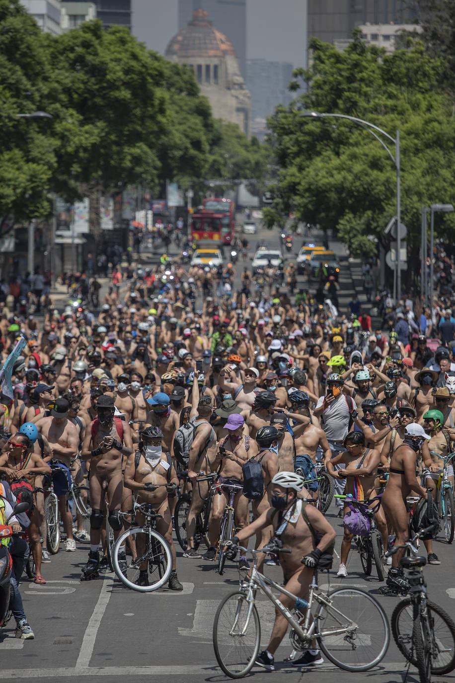 Fotos: Desnudos por la seguridad vial