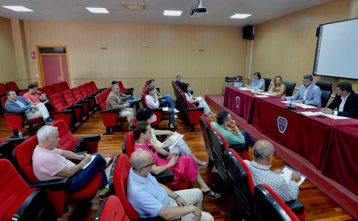 Reunión de aprobación de presupuestos, celebrada por el Consorcio de Extinción den Incendios y Salvamento de la Región