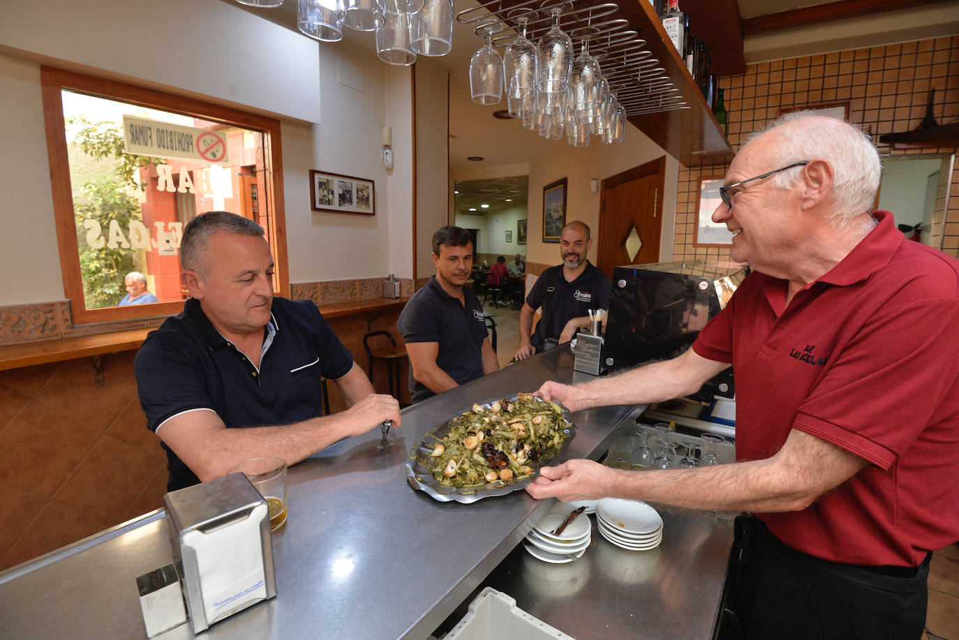 Fotos: El bar Las Acelgas cierra por jubilación