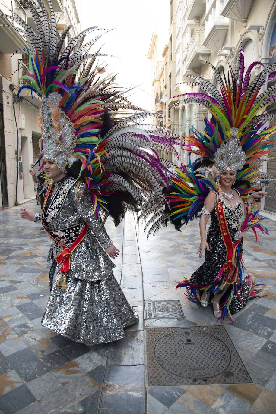 Fotos: El pasacalles despide el Carnaval en Cartagena