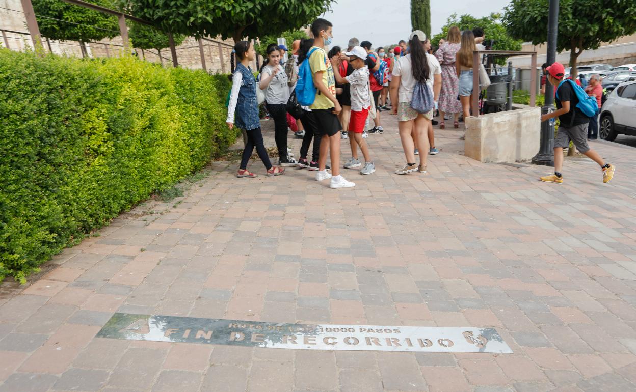 Los escolares, en el inicio de la ruta en La Merced. 