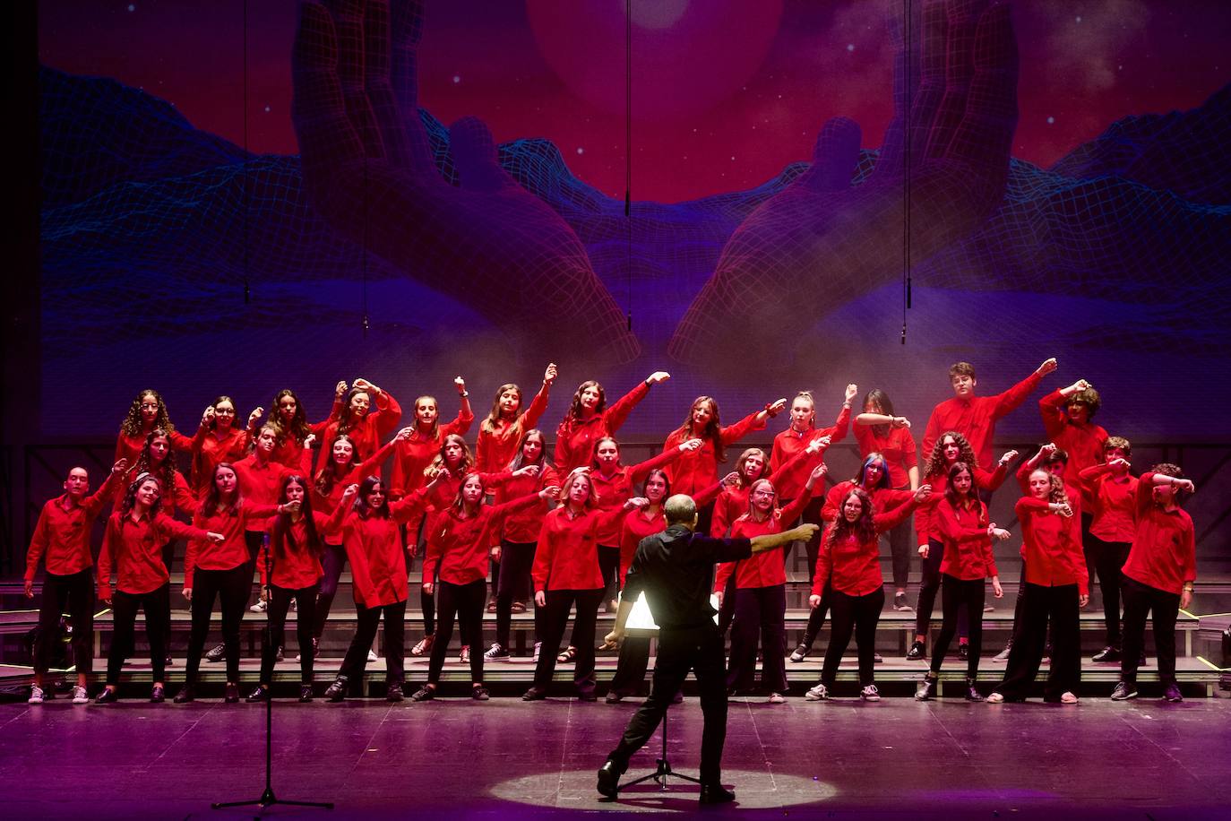 Fotos: La Coral Discantus sopla las velas