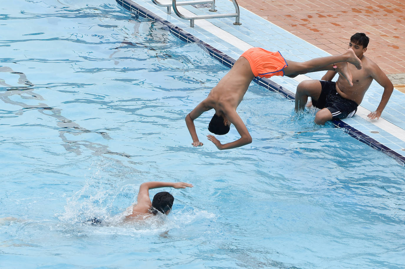 Fotos: Primeros chapuzones en la piscina Murcia Parque