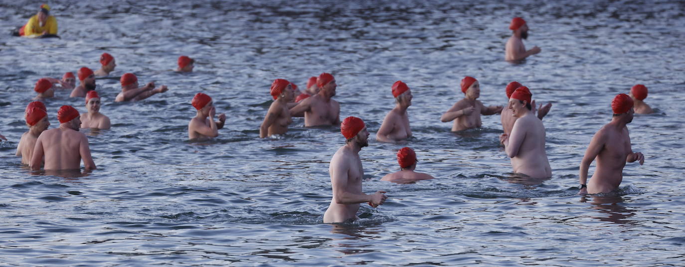 Fotos: Bienvenida nudista al invierno