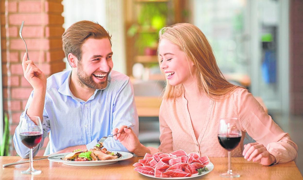 El aporte de los péptidos bioactivos presentes en el jamón curado de larga curación y de reducido contenido en sal contribuye a mejorar la salud cardiovascular.