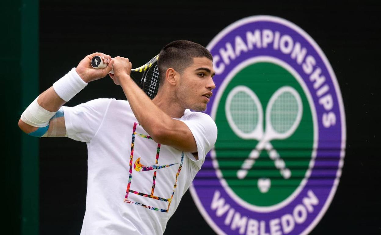 Carlos Alcaraz, en un entrenamiento en Londres.