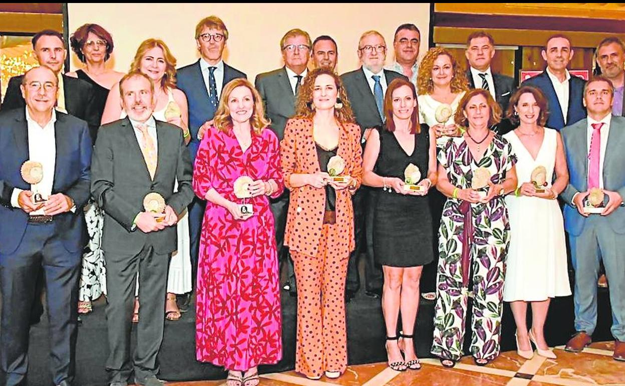 Entregan los Ecónomos 2022