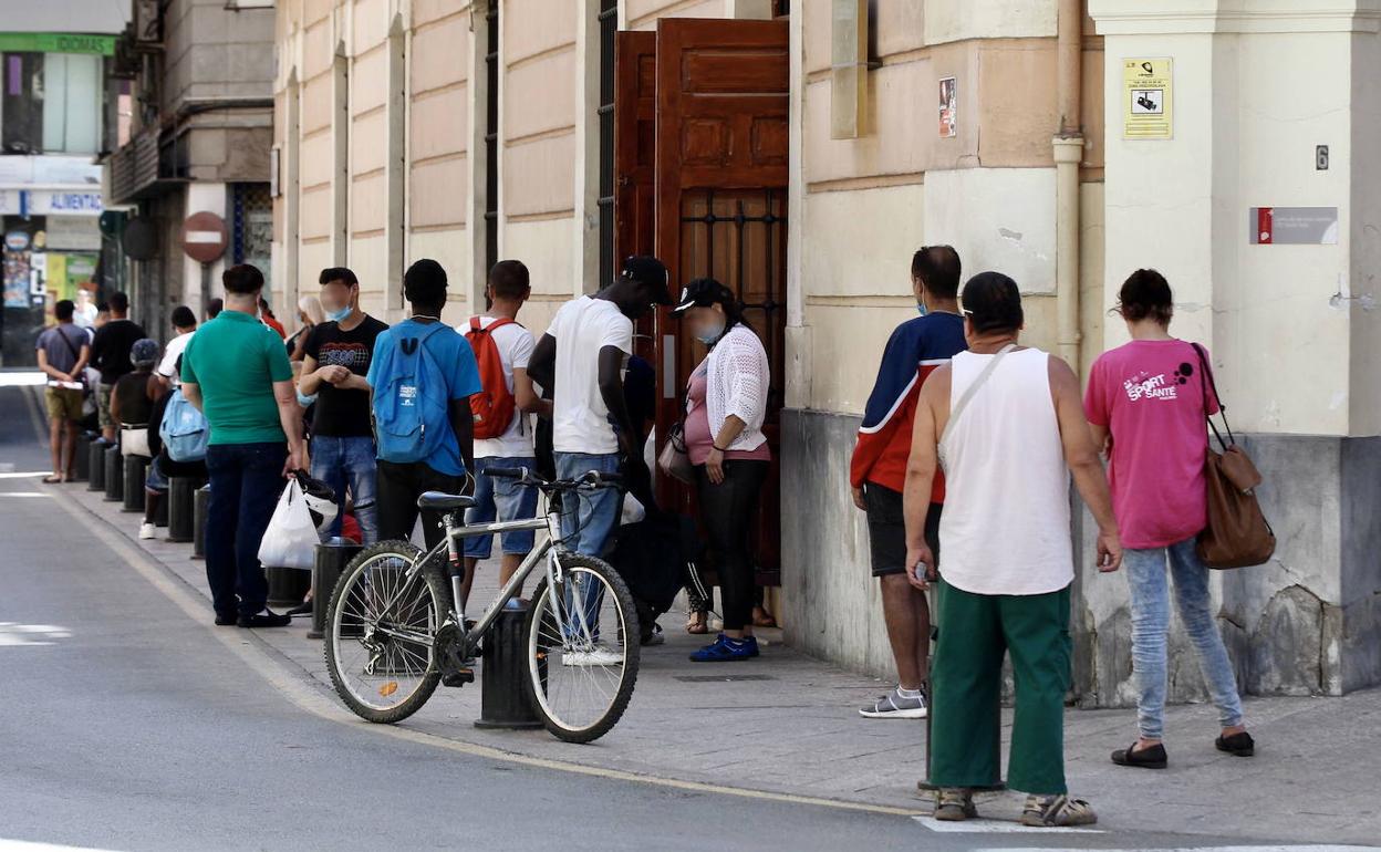 Colas en Jesús Abandonado, en una foto de archivo.