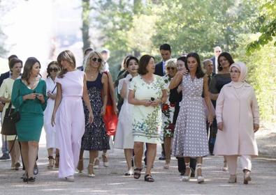 Imagen secundaria 1 - Imágenes de la visita de las parejas de los líderes de la OTAN a La Granja.