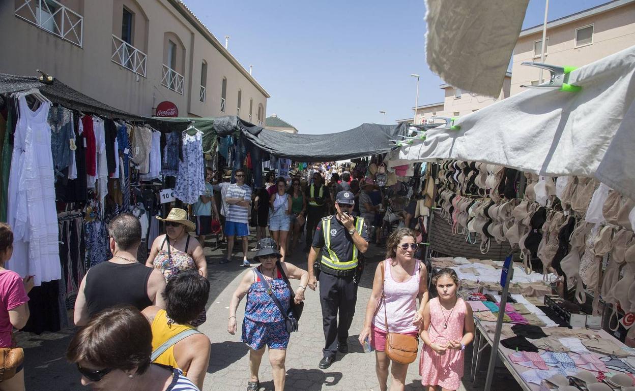 Imagen de archivo de un mercadillo. 