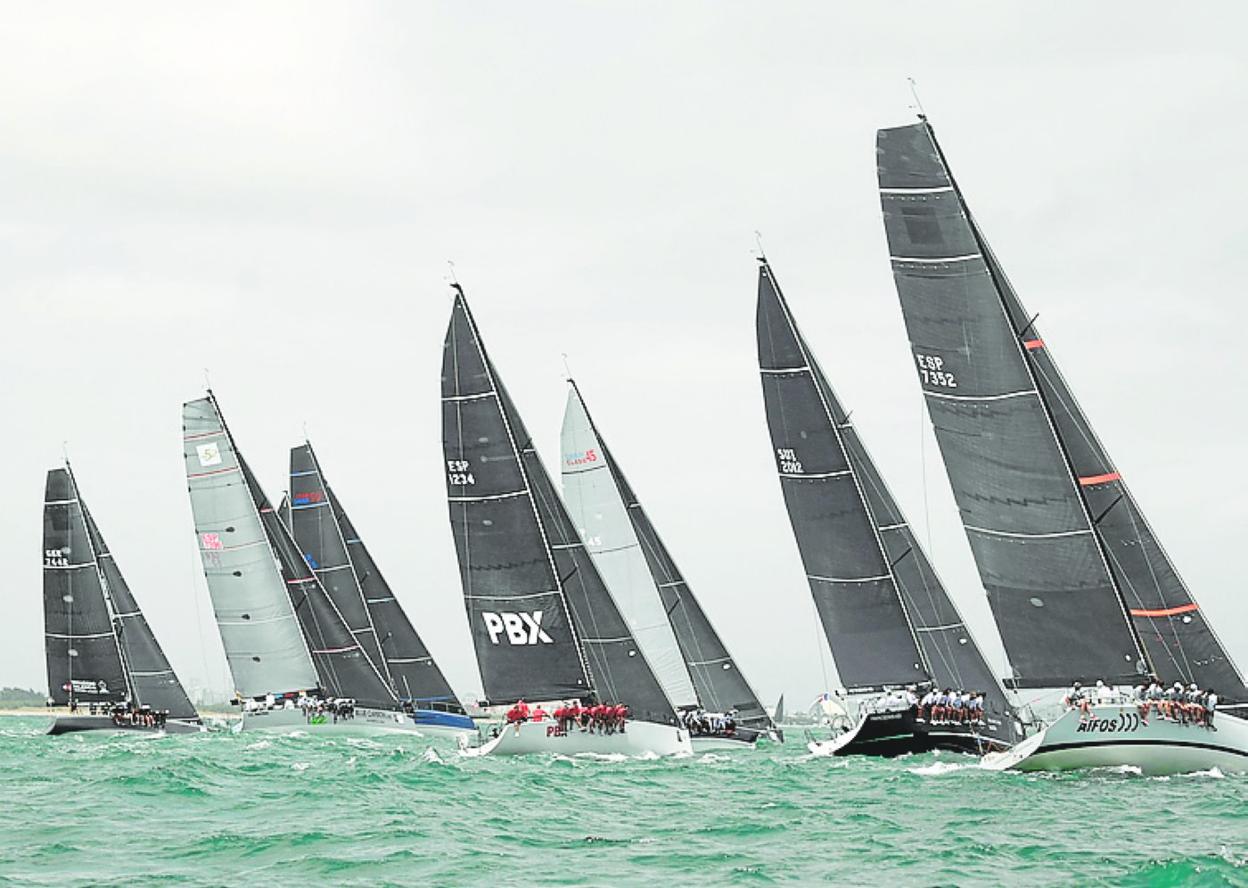 Una imagen de la regata de ayer en aguas de Valencia. 
