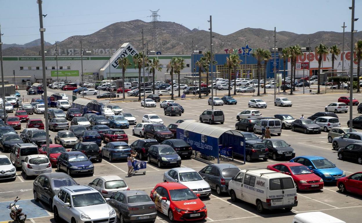 Explanada central del Centro Comercial Parque Mediterráneo, alrededor de la cual están todos los establecimientos, en una imagen de este jueves.