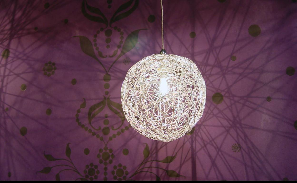 Consejos para ahorrar en la factura de la luz estas vacaciones de verano