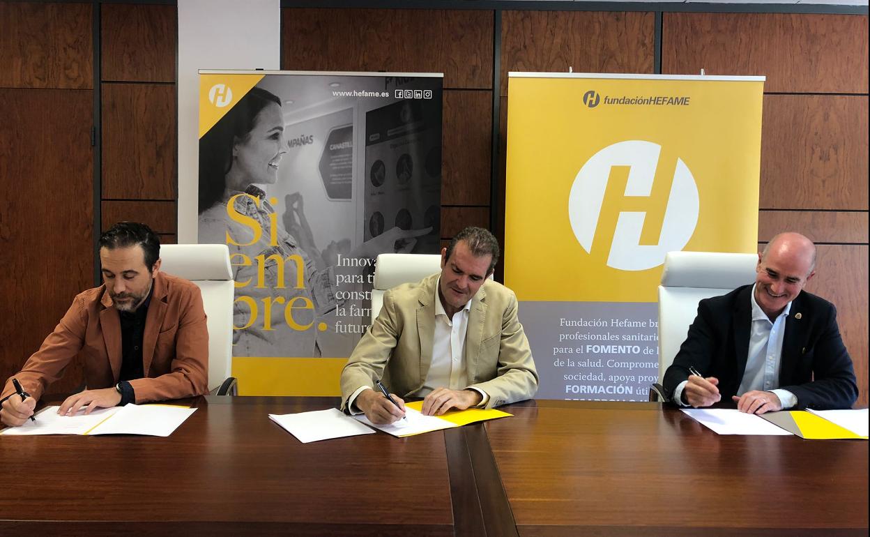 Firma del convenio entre Fundación Hefame, Lasemi Cooperación y la ONGD Juan Ciudad.
