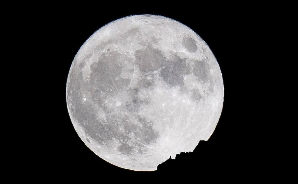 Superluna de Ciervo: cuándo ver la luna más brillante del año