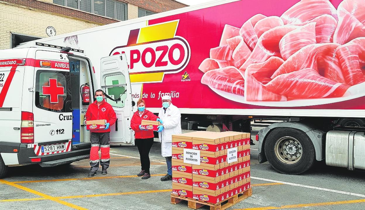 Donación de alimentos de ElPozo Alimentación a Cruz Roja. 