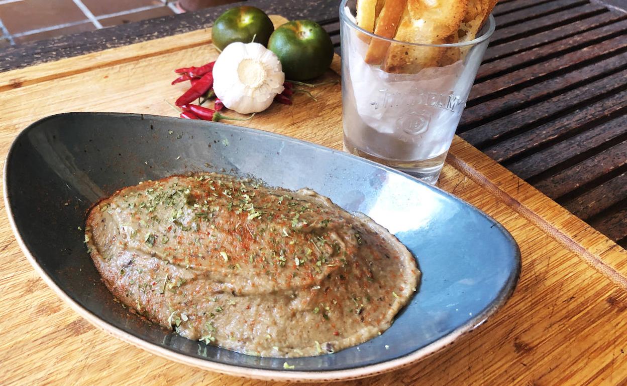 Paté de berenjenas y anchoas.