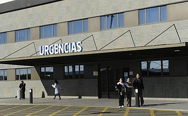 Puerta de Urgencias del hospital Los Arcos, en San Javier, en una fotografía de archivo.