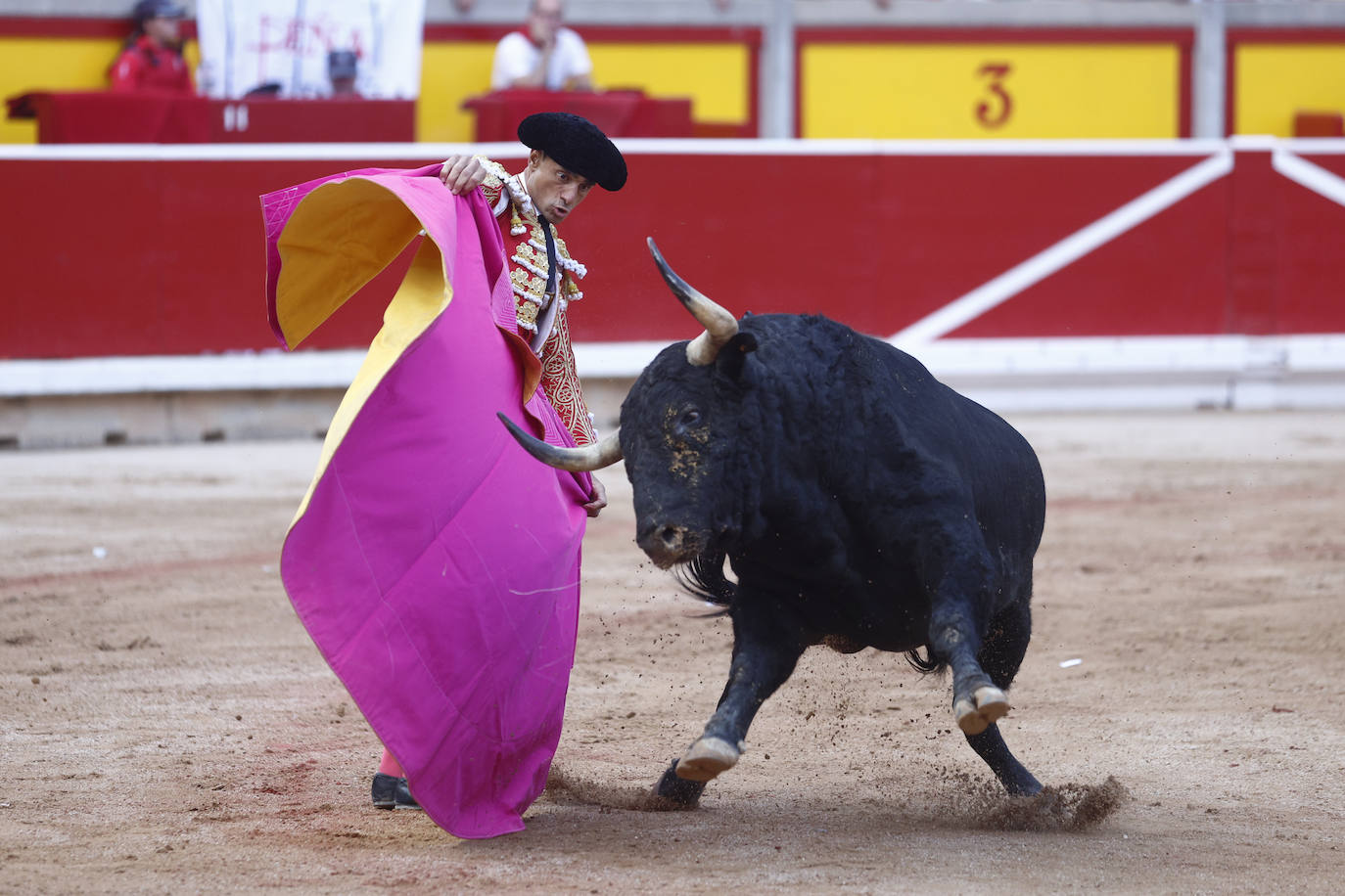 Fotos: Oreja al pundonor de Ureña en Pamplona