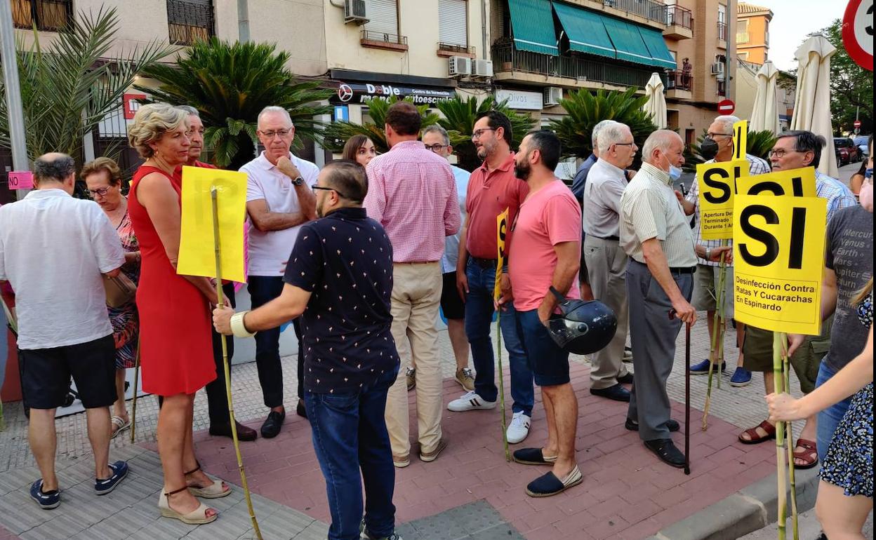 Protesta vecinal, este jueves, en Espinardo.