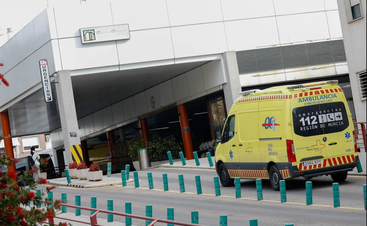 Puerta de Urgencias del hospital Morales Meseguer, en Murcia. 