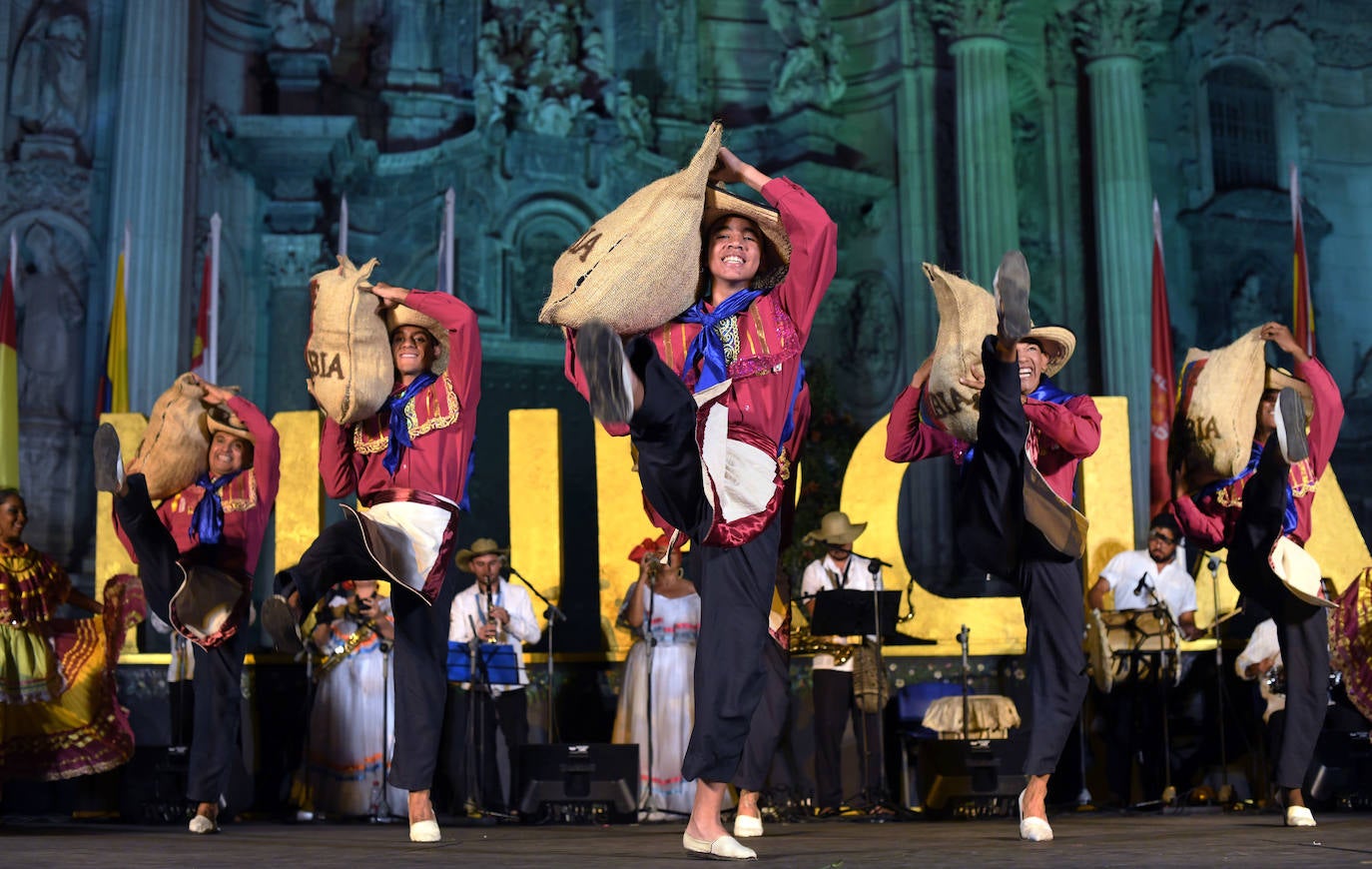 Fotos: Ritmos africanos y de Colombia, en el estreno del Festival de Folclore de Murcia