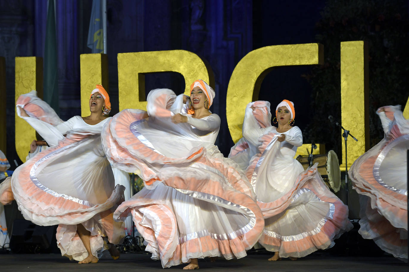 Fotos: Ritmos africanos y de Colombia, en el estreno del Festival de Folclore de Murcia