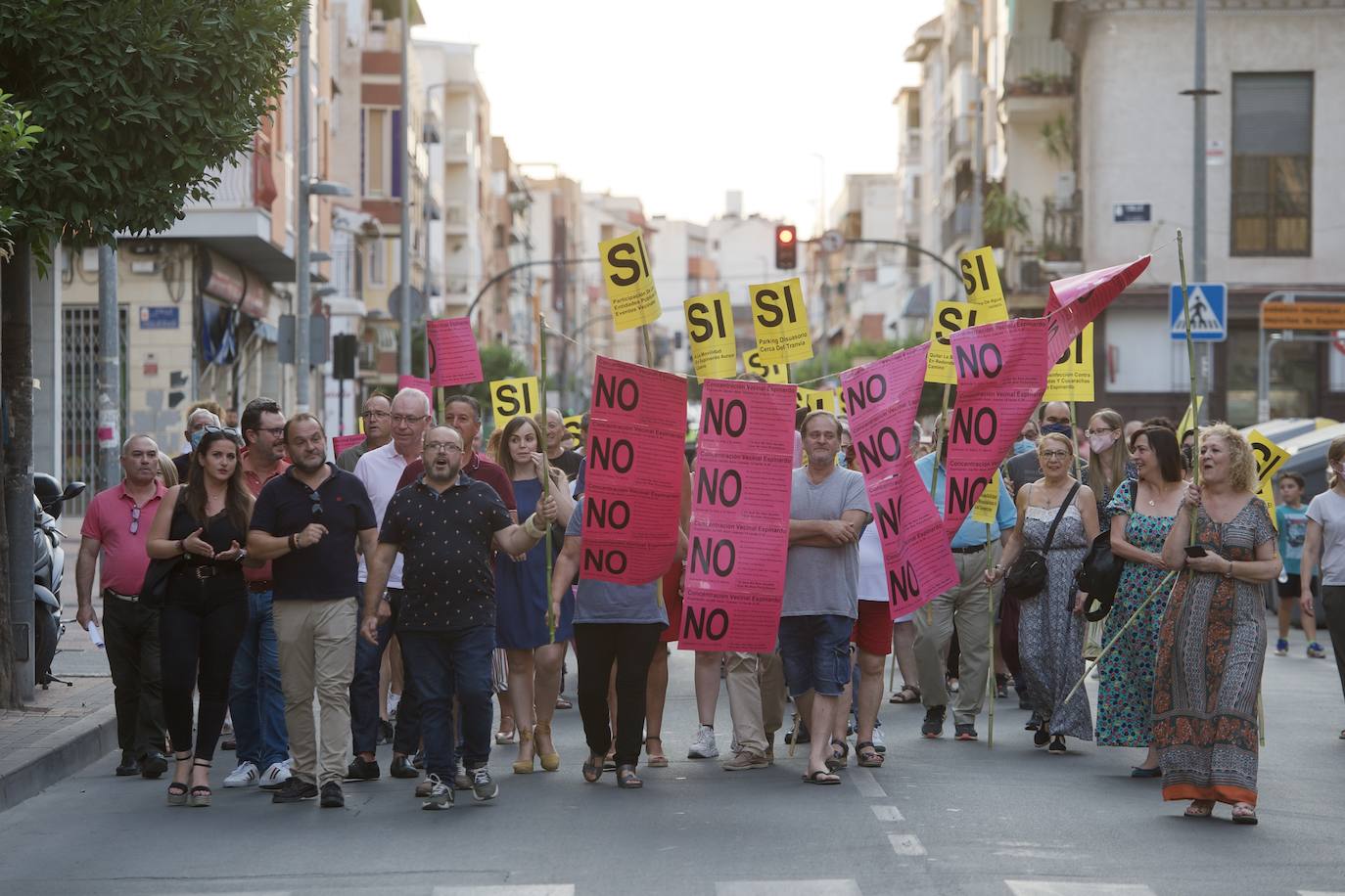 Fotos: Plante vecinal en Espinardo porla supresión de 170 aparcamientos