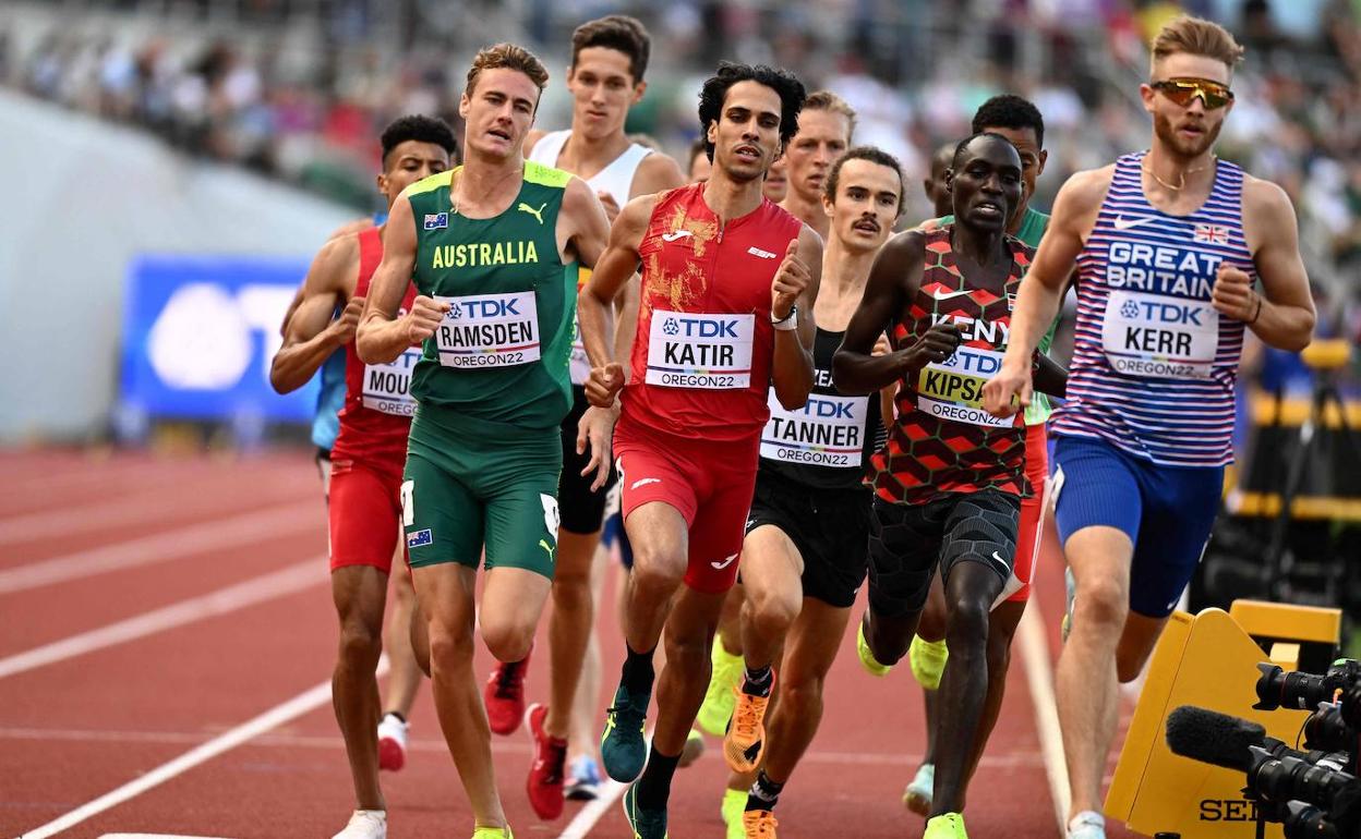 Katir (centro), durante la prueba disputada en Eugene.