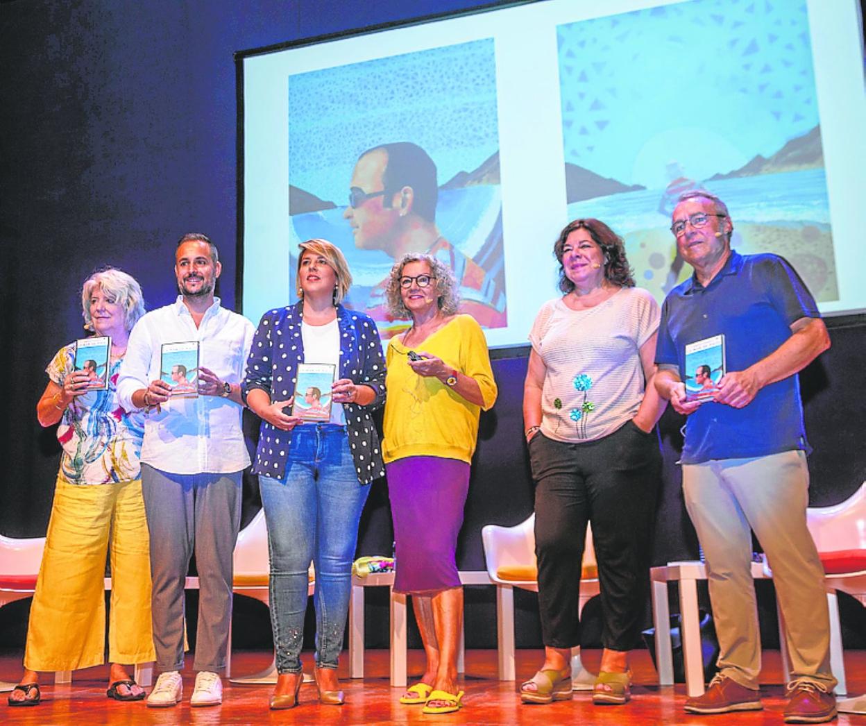 Lucy Durán, David Martínez, Noelia Arroyo, Amelia Castilla, Lara López y Francisco Marín, ayer, en Cartagena, en la presentación. 