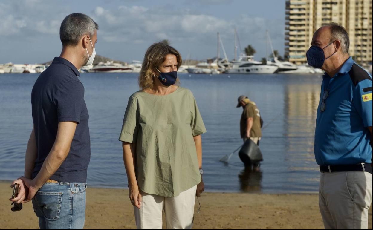 Teresa Ribera, en el Mar Menor en agosto del año pasado.