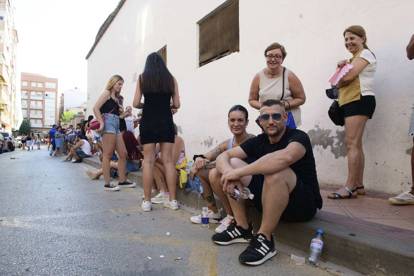 Fotos: Largas colas en la Plaza de Toros de Murcia para ver a Maluma