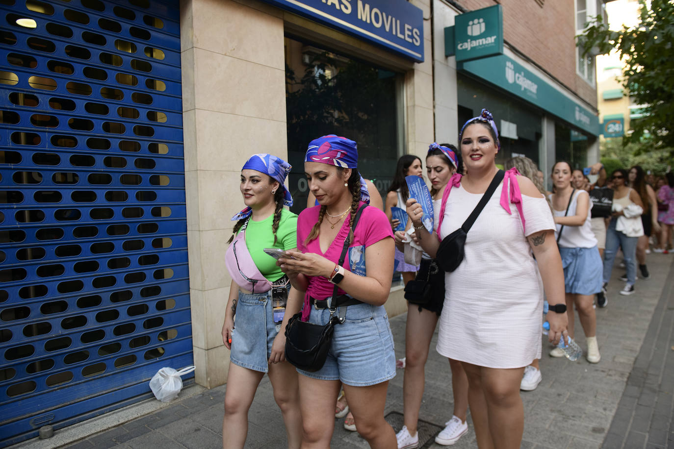 Fotos: Largas colas en la Plaza de Toros de Murcia para ver a Maluma