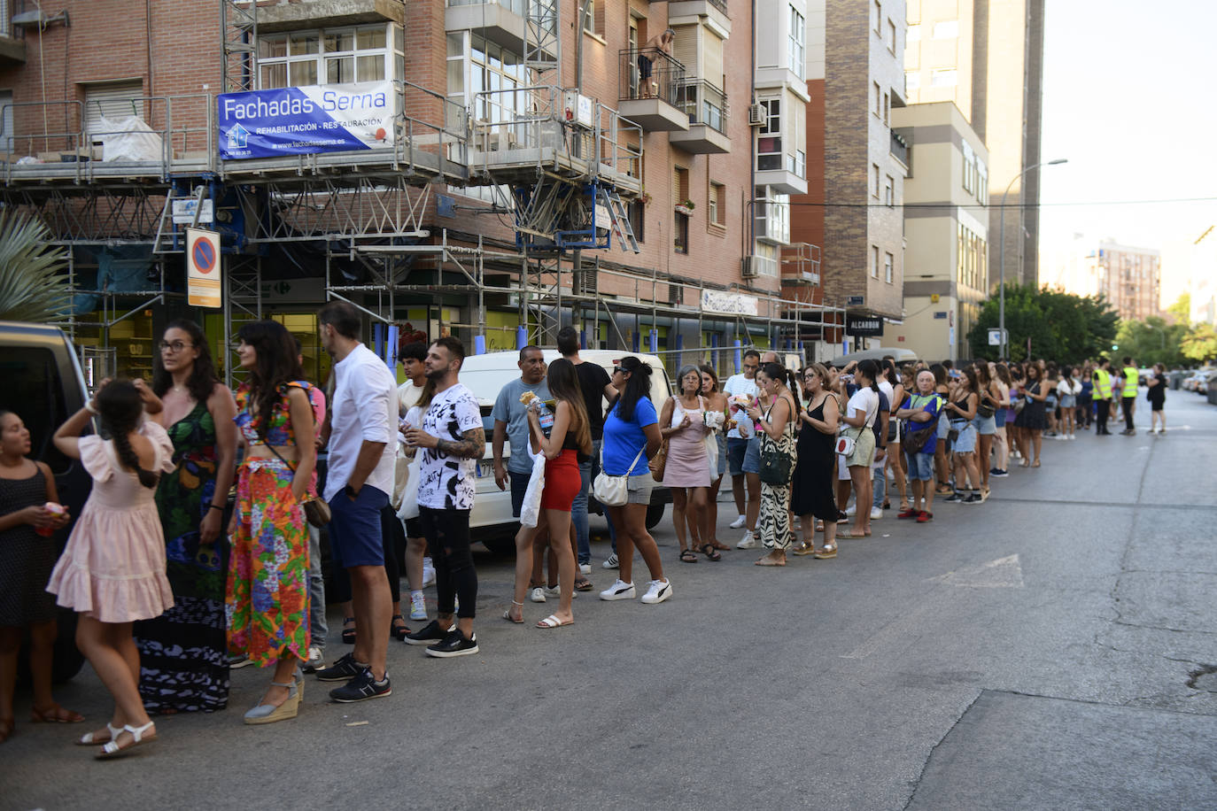 Fotos: Largas colas en la Plaza de Toros de Murcia para ver a Maluma