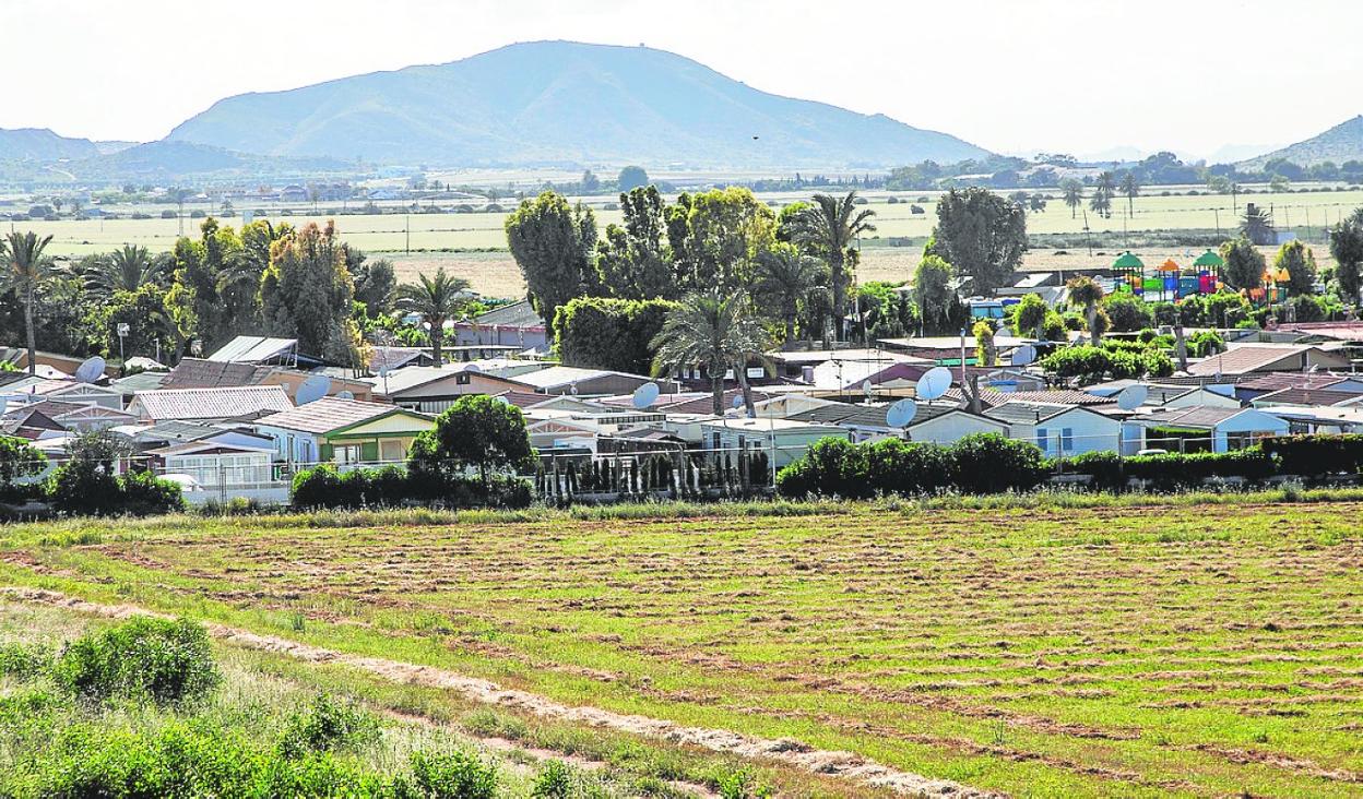 Sector de casas prefabricadas del Camping Villas Caravaning, en el mes de mayo. 