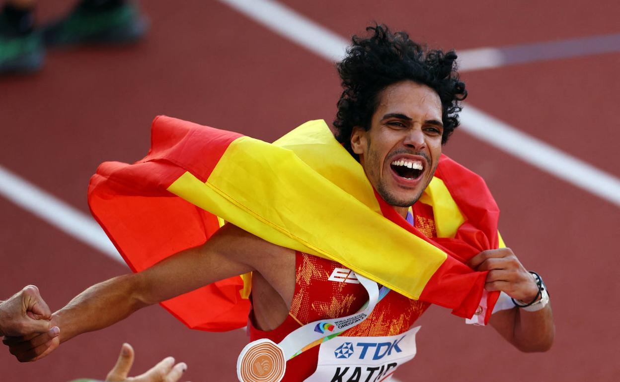 Katir celebra eufórico la tercera plaza en la final de los 1.500 del Mundial de Eugene, la pasada madrugada. 