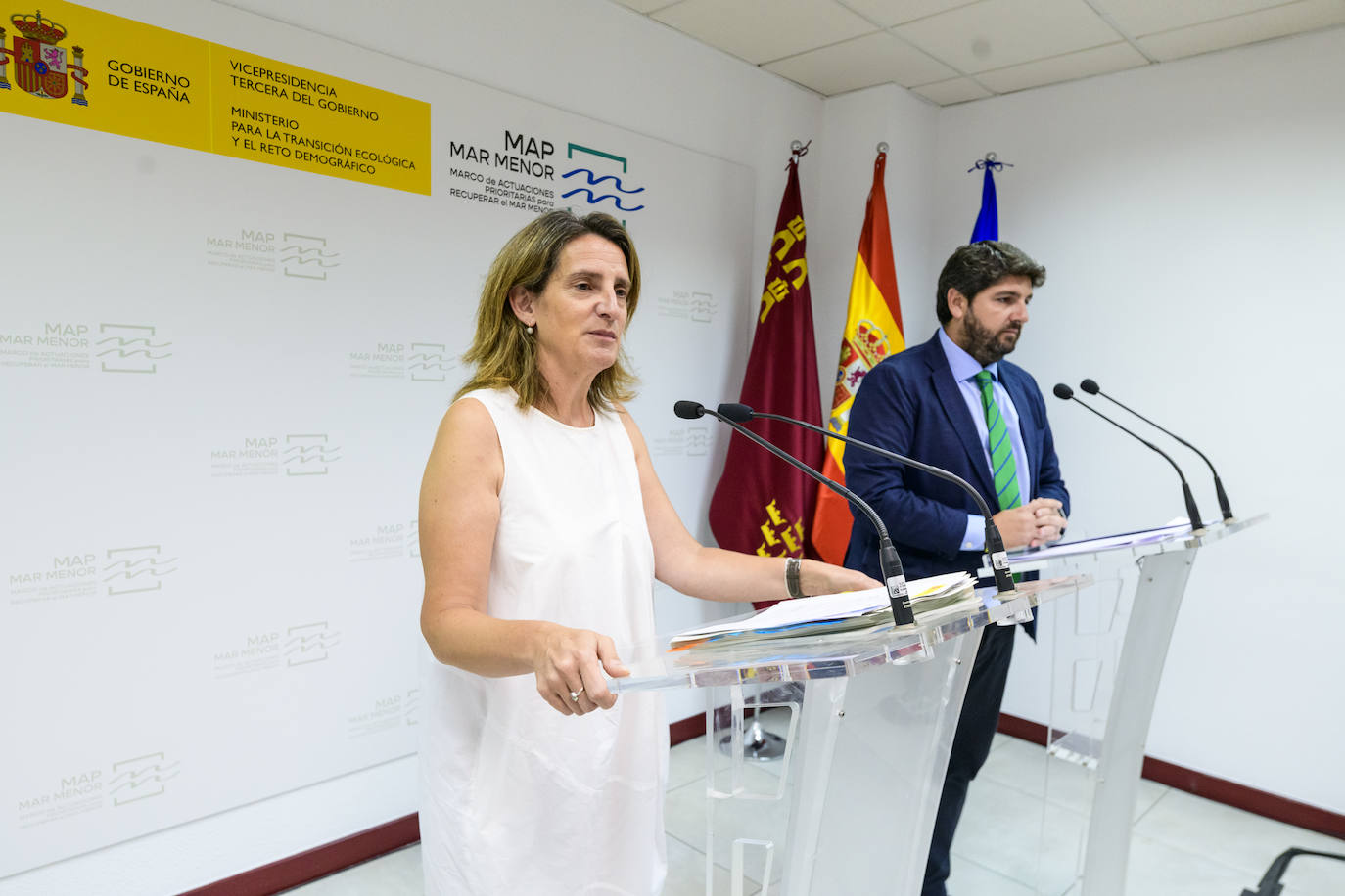 Fotos: La visita de López Miras y Ribera a la Oficina del Mar Menor de Murcia, en imágenes