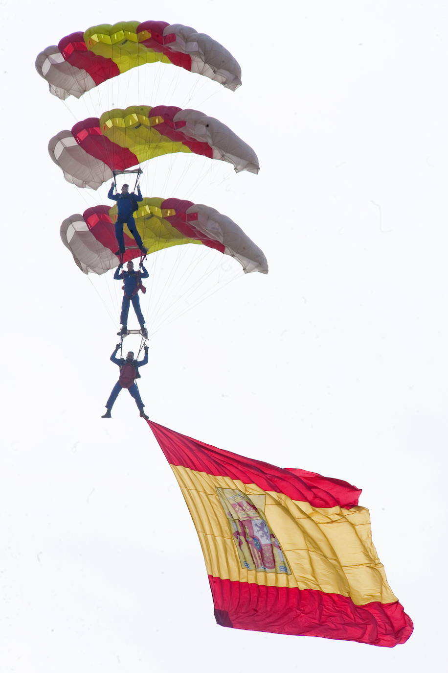 Celebración del 64 aniversario del primer salto paracaidista.