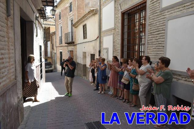 El programa de la visita de la Infanta Elena concluyó con un recorrido por la Casa-Museo de los Caballos del Vino; un momento que había despertado gran expectación entre los caballistas ya que doña Elena ostenta el título de Amazona Honoraria del Bando de los Caballos del Vino desde 1990, fecha en la que aceptó el nombramiento. 