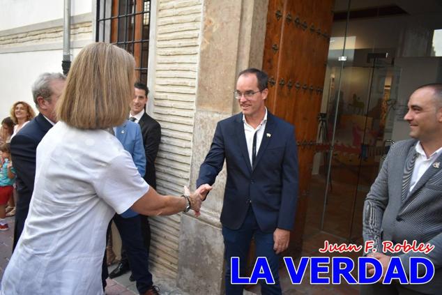 El programa de la visita de la Infanta Elena concluyó con un recorrido por la Casa-Museo de los Caballos del Vino; un momento que había despertado gran expectación entre los caballistas ya que doña Elena ostenta el título de Amazona Honoraria del Bando de los Caballos del Vino desde 1990, fecha en la que aceptó el nombramiento. 