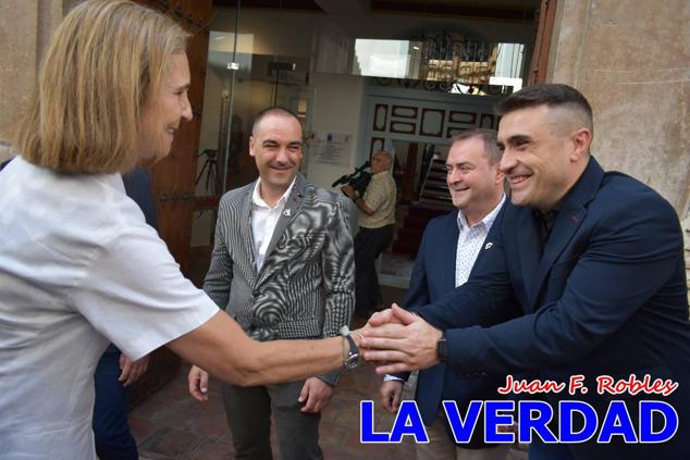 El programa de la visita de la Infanta Elena concluyó con un recorrido por la Casa-Museo de los Caballos del Vino; un momento que había despertado gran expectación entre los caballistas ya que doña Elena ostenta el título de Amazona Honoraria del Bando de los Caballos del Vino desde 1990, fecha en la que aceptó el nombramiento. 