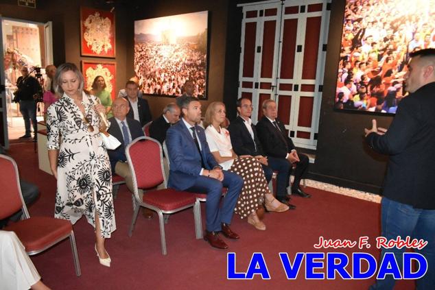 El programa de la visita de la Infanta Elena concluyó con un recorrido por la Casa-Museo de los Caballos del Vino; un momento que había despertado gran expectación entre los caballistas ya que doña Elena ostenta el título de Amazona Honoraria del Bando de los Caballos del Vino desde 1990, fecha en la que aceptó el nombramiento. 