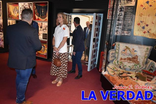 El programa de la visita de la Infanta Elena concluyó con un recorrido por la Casa-Museo de los Caballos del Vino; un momento que había despertado gran expectación entre los caballistas ya que doña Elena ostenta el título de Amazona Honoraria del Bando de los Caballos del Vino desde 1990, fecha en la que aceptó el nombramiento. 