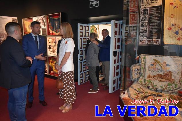 El programa de la visita de la Infanta Elena concluyó con un recorrido por la Casa-Museo de los Caballos del Vino; un momento que había despertado gran expectación entre los caballistas ya que doña Elena ostenta el título de Amazona Honoraria del Bando de los Caballos del Vino desde 1990, fecha en la que aceptó el nombramiento. 