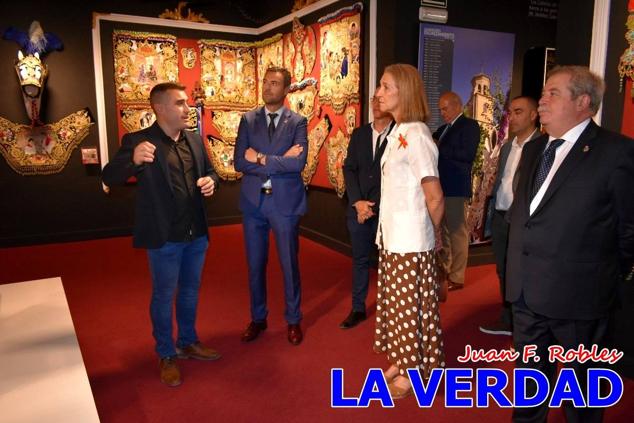 El programa de la visita de la Infanta Elena concluyó con un recorrido por la Casa-Museo de los Caballos del Vino; un momento que había despertado gran expectación entre los caballistas ya que doña Elena ostenta el título de Amazona Honoraria del Bando de los Caballos del Vino desde 1990, fecha en la que aceptó el nombramiento. 
