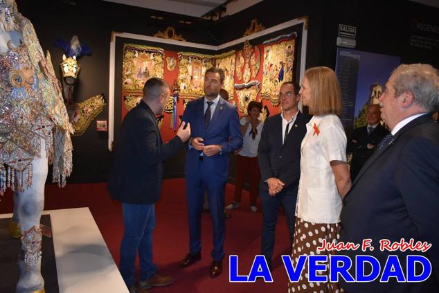El programa de la visita de la Infanta Elena concluyó con un recorrido por la Casa-Museo de los Caballos del Vino; un momento que había despertado gran expectación entre los caballistas ya que doña Elena ostenta el título de Amazona Honoraria del Bando de los Caballos del Vino desde 1990, fecha en la que aceptó el nombramiento. 
