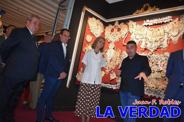 El programa de la visita de la Infanta Elena concluyó con un recorrido por la Casa-Museo de los Caballos del Vino; un momento que había despertado gran expectación entre los caballistas ya que doña Elena ostenta el título de Amazona Honoraria del Bando de los Caballos del Vino desde 1990, fecha en la que aceptó el nombramiento. 