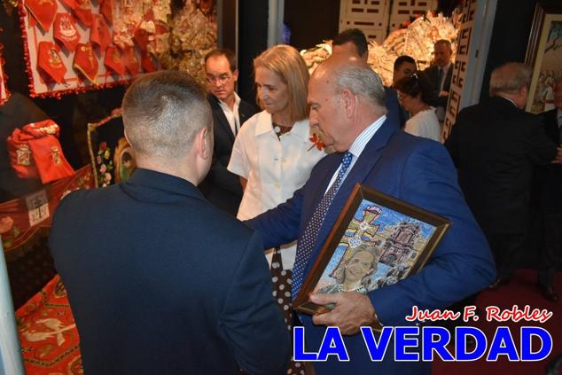 El programa de la visita de la Infanta Elena concluyó con un recorrido por la Casa-Museo de los Caballos del Vino; un momento que había despertado gran expectación entre los caballistas ya que doña Elena ostenta el título de Amazona Honoraria del Bando de los Caballos del Vino desde 1990, fecha en la que aceptó el nombramiento. 